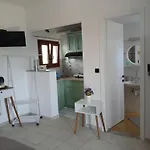 Adam's House アパート